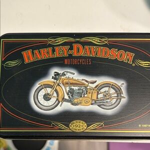 Harley-Davidson Black and Gold Tin Box 2 set of playing cards! ♦️